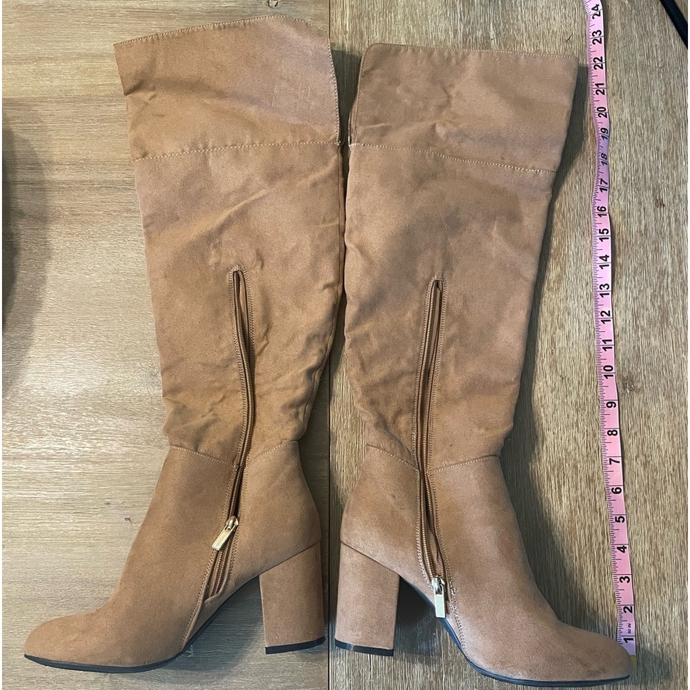 Suede nude boots